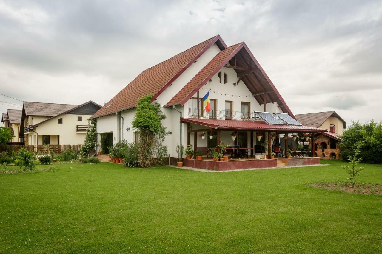 Casa Florilor Curtea De Arges Exterior photo