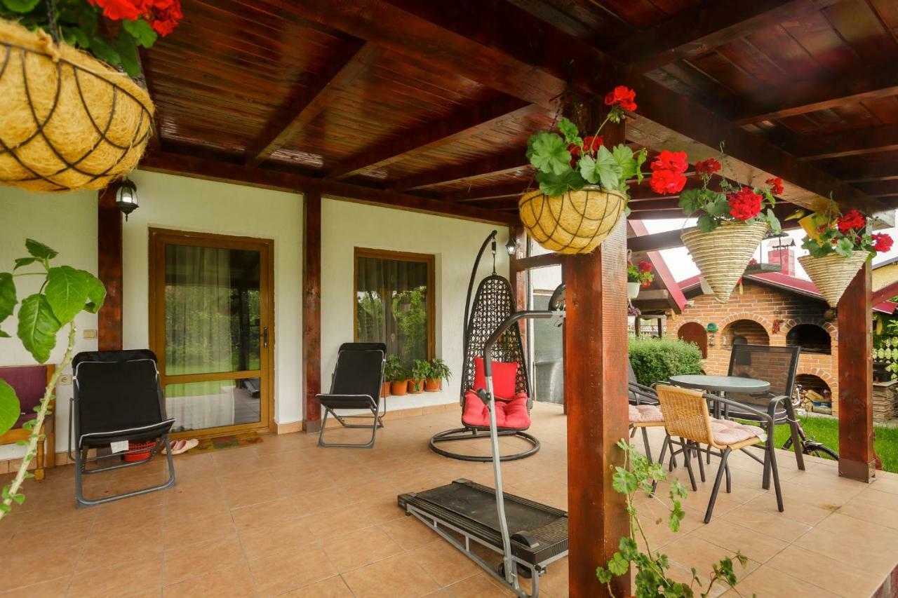 Casa Florilor Curtea De Arges Exterior photo
