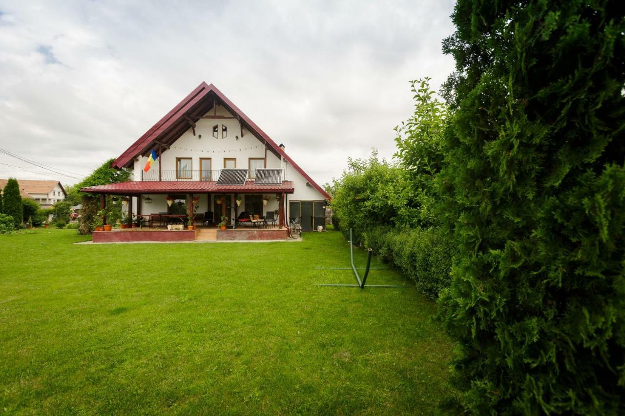 Casa Florilor Curtea De Arges Exterior photo