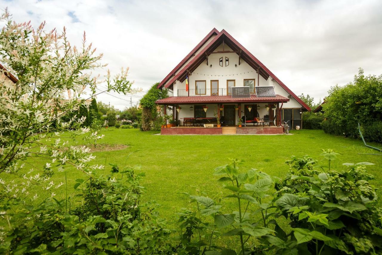 Casa Florilor Curtea De Arges Exterior photo