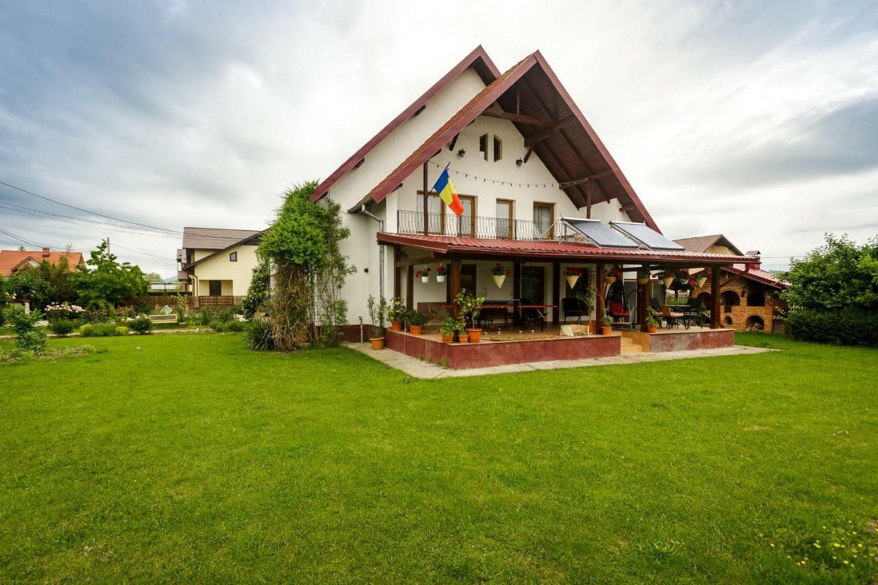 Casa Florilor Curtea De Arges Exterior photo